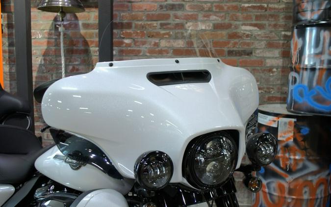 2024 Harley-Davidson Ultra Limited White Onyx Pearl - Black Finish