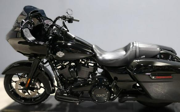 2023 Harley-Davidson Road Glide Special Vivid Black - Black Finish