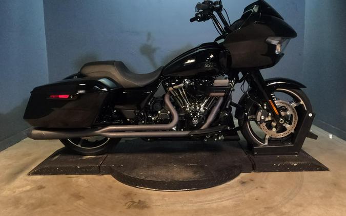 2026 Harley-Davidson Road Glide Vivid Black Black Trim