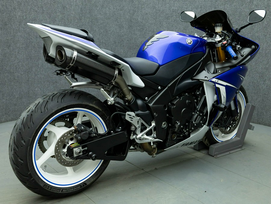 2011 YAMAHA YZFR1
