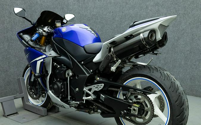 2011 YAMAHA YZFR1