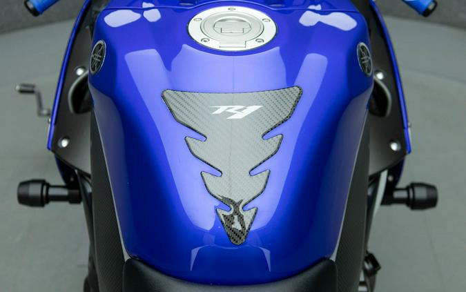 2011 YAMAHA YZFR1