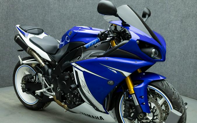 2011 YAMAHA YZFR1