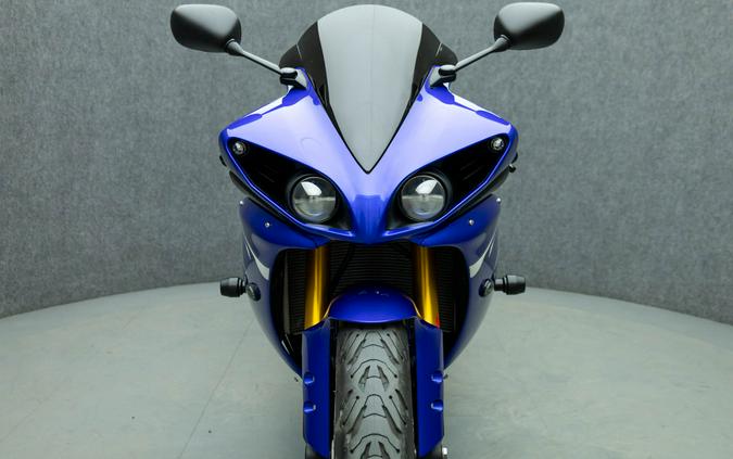 2011 YAMAHA YZFR1