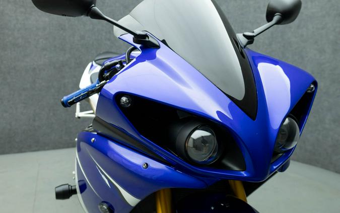 2011 YAMAHA YZFR1