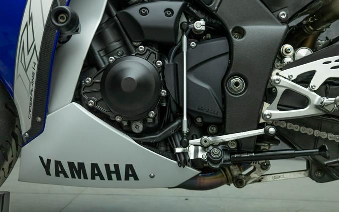 2011 YAMAHA YZFR1