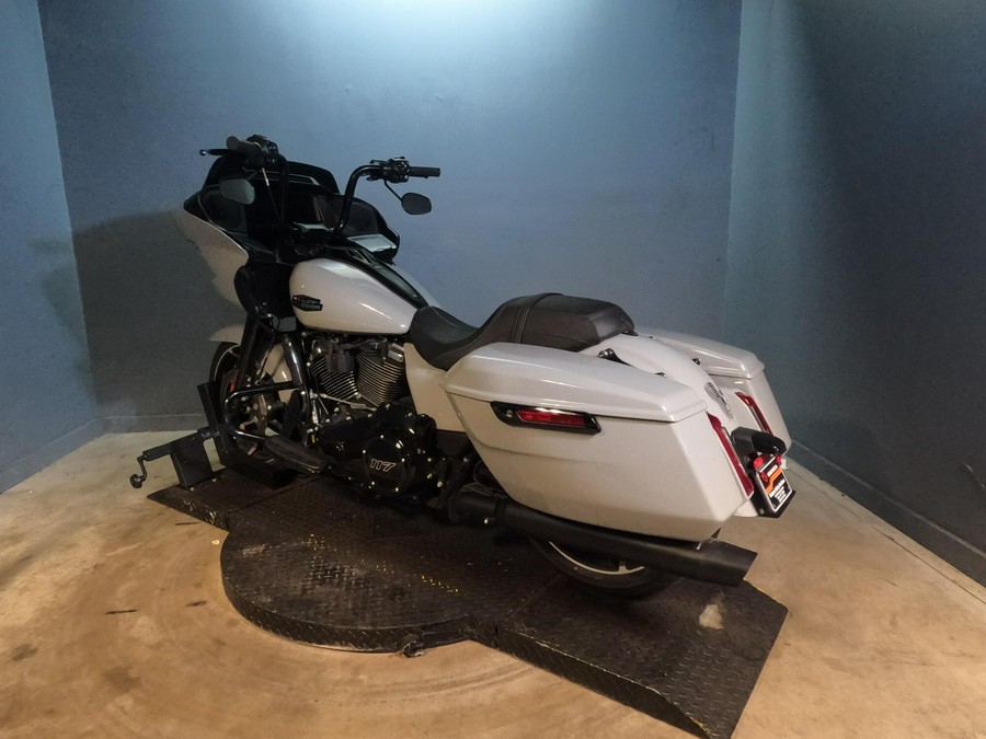 2025 Harley-Davidson Road Glide Billiard Gray - Black Finish