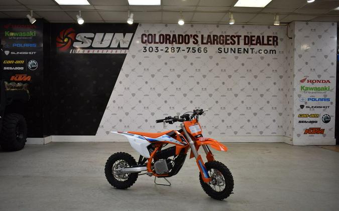 2023 KTM SX-E 3 First Look [Just In Time For Christmas]