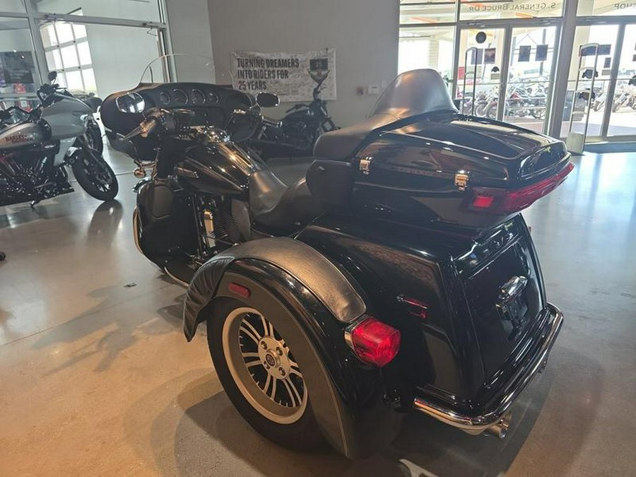 2014 Harley-Davidson® FLHTCUTG - Tri Glide® Ultra