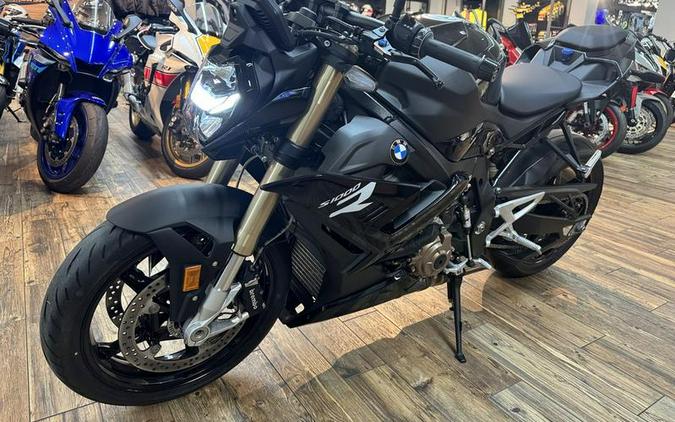 2024 BMW S 1000 R Black Storm Metallic