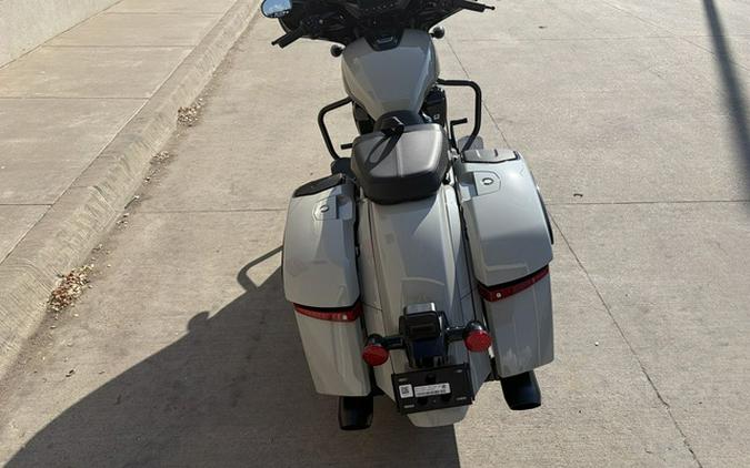2026 Indian Chieftain Powerplus Dark Horse 112 W/Powerband Chalk With Black Metallic