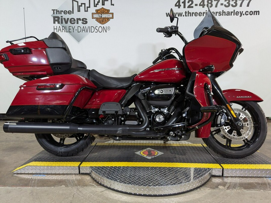 2020 Harley-Davidson Road Glide Limited Billiard Red/Vivid Black — Black Fin