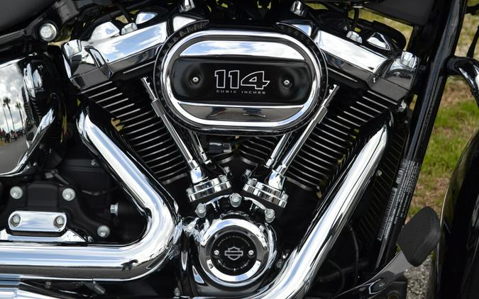 2023 Harley-Davidson® Heritage Classic Vivid Black - FLHCS