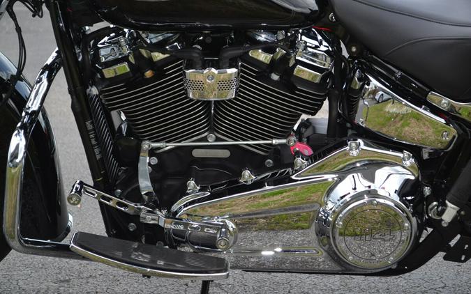 2023 Harley-Davidson® Heritage Classic Vivid Black - FLHCS