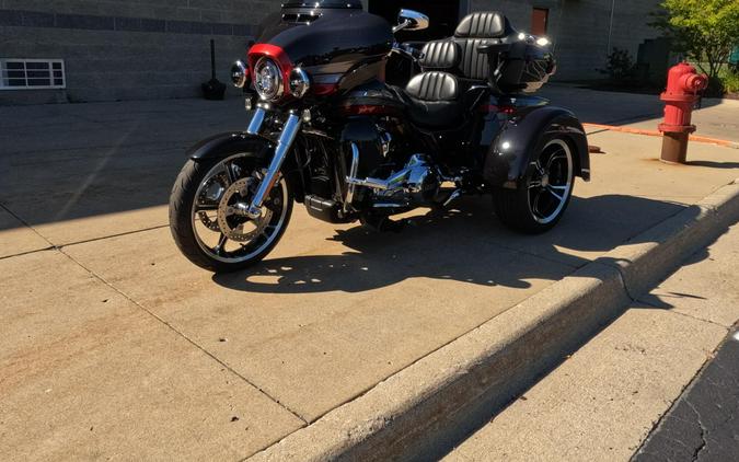 2020 Harley-Davidson CVO Tri Glide Black Stardust w/ Magnetic Gray & Wicked Red