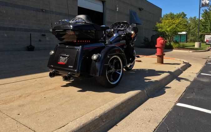 2020 Harley-Davidson CVO Tri Glide Black Stardust w/ Magnetic Gray & Wicked Red