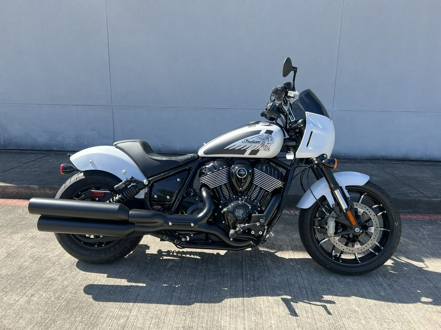 2024 Indian Motorcycle® Sport Chief Ghost White Metallic Smoke