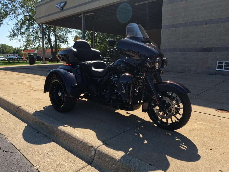2025 Harley-Davidson Tri Glide Ultra FLHTCUTG
