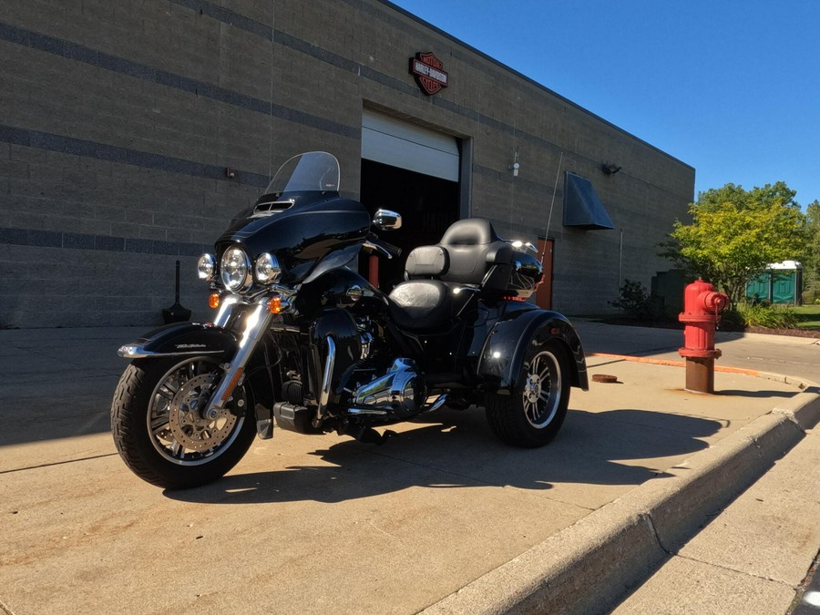 2022 Harley-Davidson Tri Glide Ultra FLHTCUTG