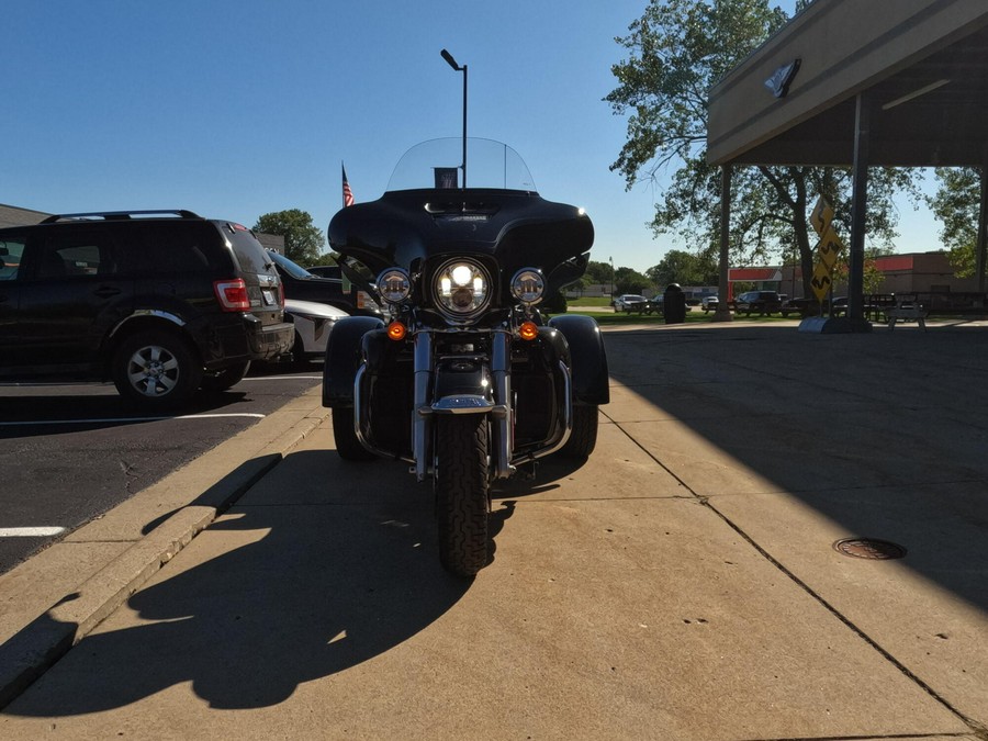 2022 Harley-Davidson Tri Glide Ultra FLHTCUTG