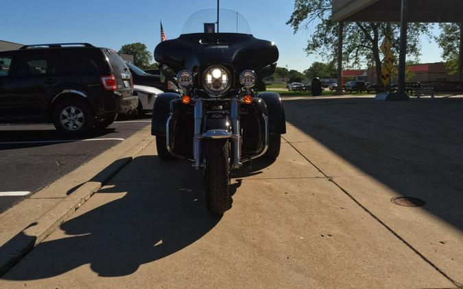 2022 Harley-Davidson Tri Glide Ultra Vivid Black