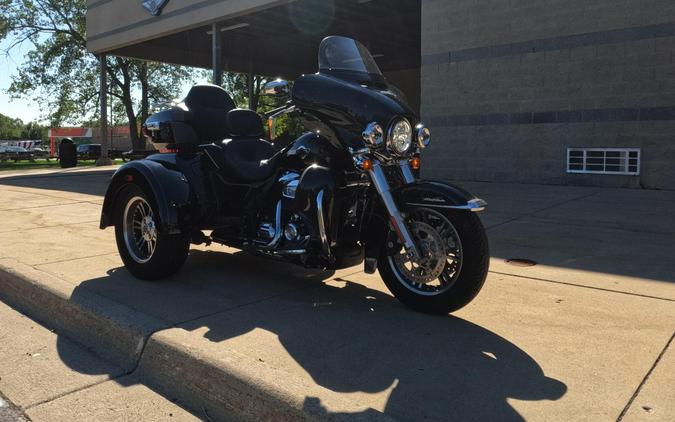 2022 Harley-Davidson Tri Glide Ultra Vivid Black