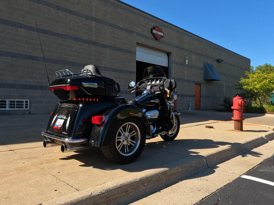 2022 Harley-Davidson Tri Glide Ultra FLHTCUTG
