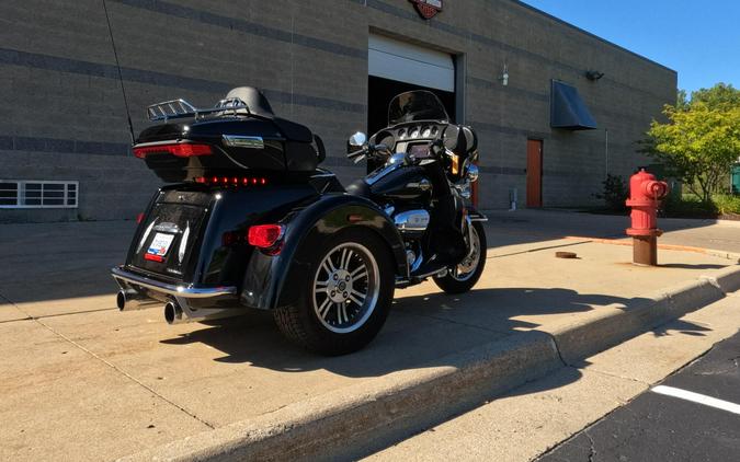 2022 Harley-Davidson Tri Glide Ultra Vivid Black