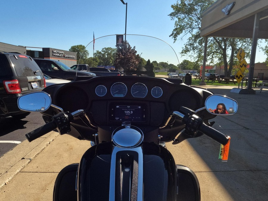 2022 Harley-Davidson Tri Glide Ultra FLHTCUTG
