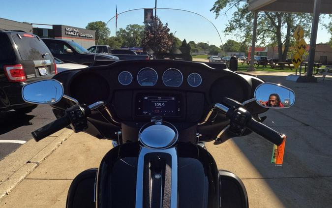 2022 Harley-Davidson Tri Glide Ultra Vivid Black
