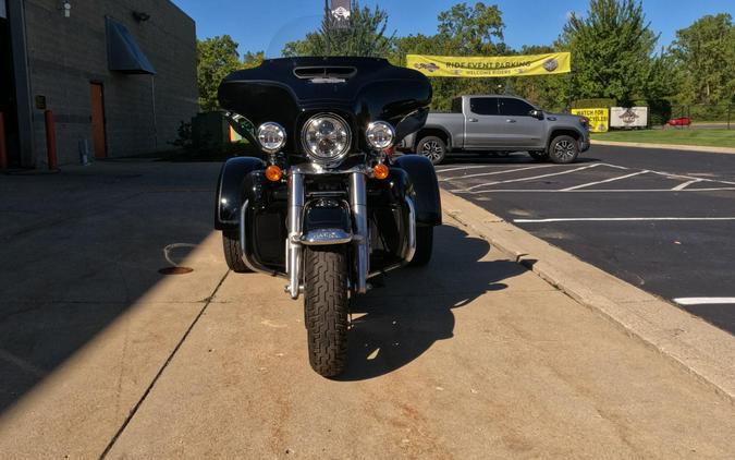 2022 Harley-Davidson Tri Glide Ultra Vivid Black
