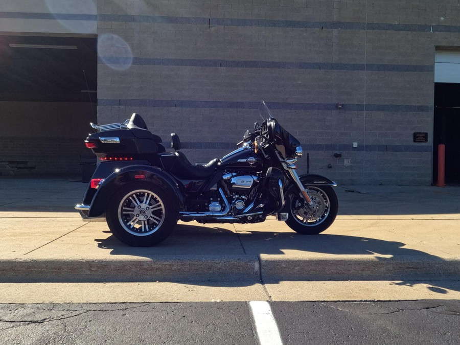 2022 Harley-Davidson Tri Glide Ultra FLHTCUTG