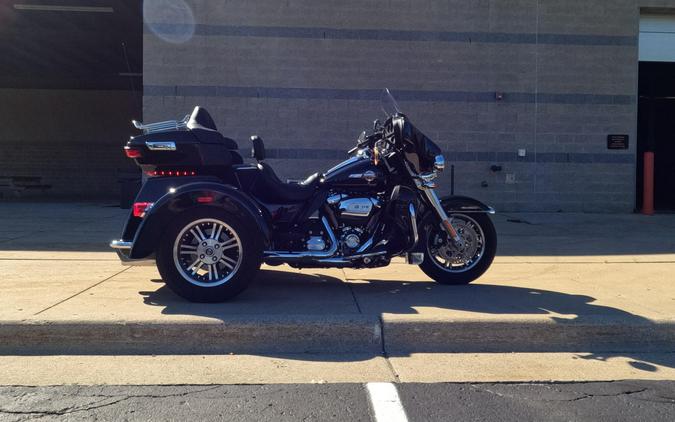 2022 Harley-Davidson Tri Glide Ultra Vivid Black