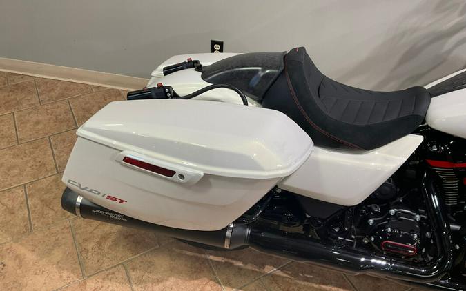 2024 Harley-Davidson®FLTRXSTSE CVO™ Road Glide® ST Golden White Pearl