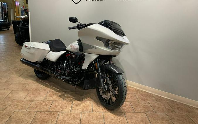 2024 Harley-Davidson®FLTRXSTSE CVO™ Road Glide® ST Golden White Pearl