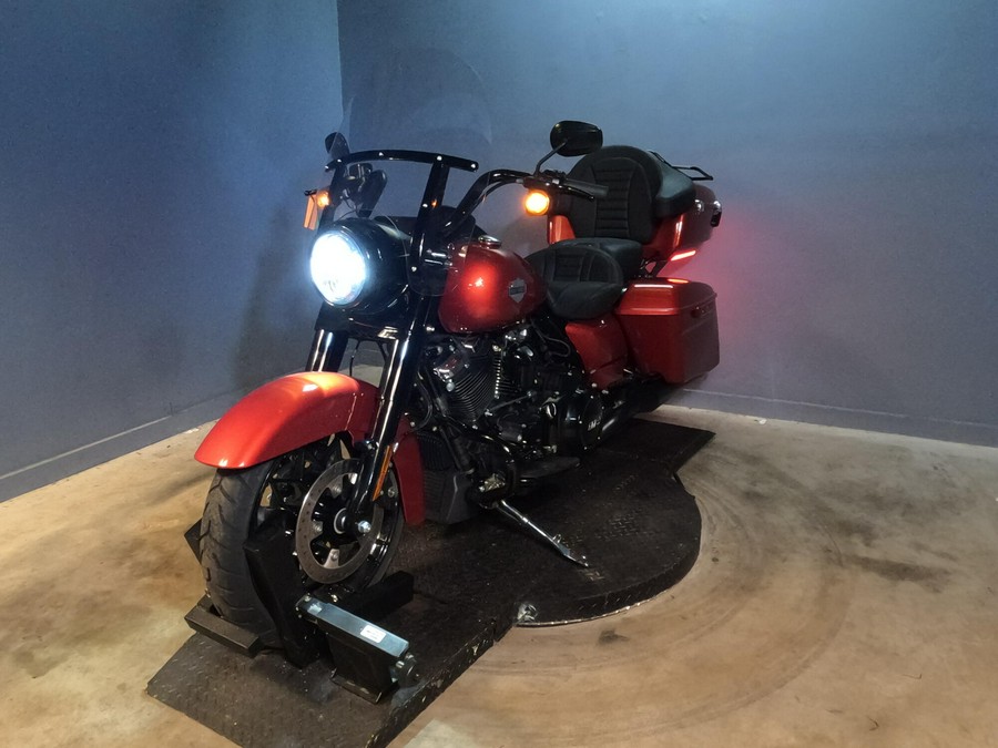 2025 Harley-Davidson Road King Special Whiskey Fire