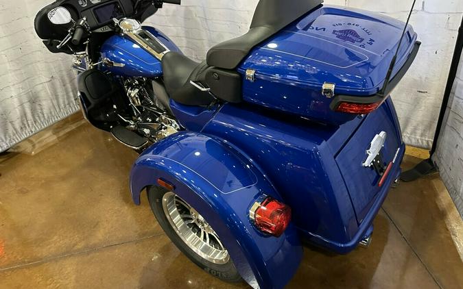 2024 Harley-Davidson Tri Glide Ultra FLHTCUTG Blue Burst