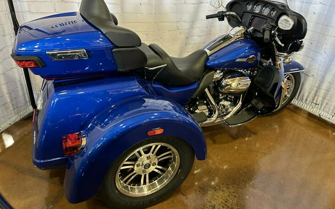 2024 Harley-Davidson Tri Glide Ultra FLHTCUTG Blue Burst