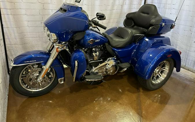 2024 Harley-Davidson Tri Glide Ultra FLHTCUTG Blue Burst