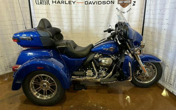 2024 Harley-Davidson Tri Glide Ultra FLHTCUTG Blue Burst