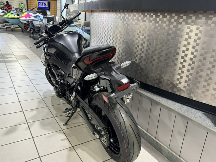 2025 Kawasaki Z900 ABS Metallic Spark Black/Metallic Carbon Gray