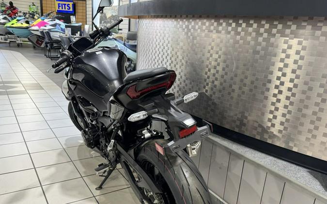 2025 Kawasaki Z900 ABS Metallic Spark Black/Metallic Carbon Gray