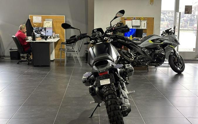 2026 BMW R 12 G/S Night Black Matte