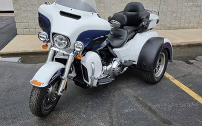 2015 Harley-Davidson FLHTCUTG - Tri-Glide Ultra