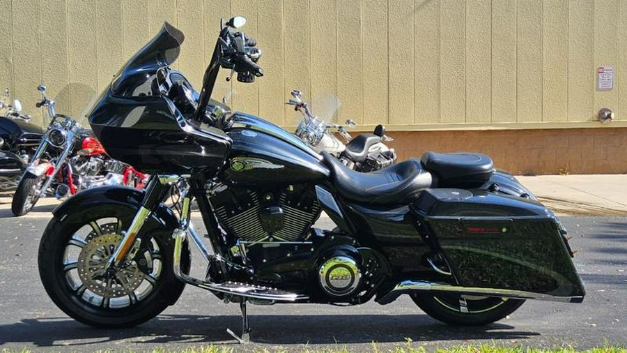 2013 Harley-Davidson® FLTRXSE2 - CVO™ Road Glide® Custom®