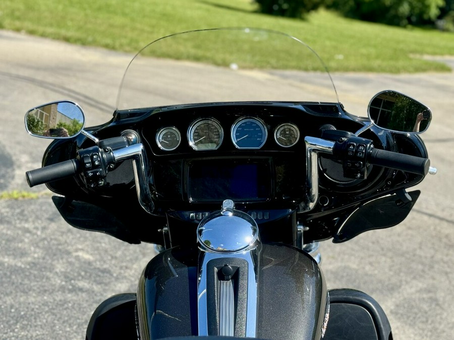 2019 Harley-Davidson Ultra Limited Silver Flux/Black Fuse