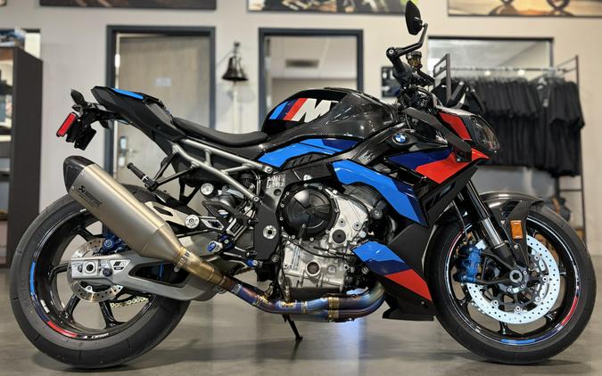 2025 BMW M 1000 R