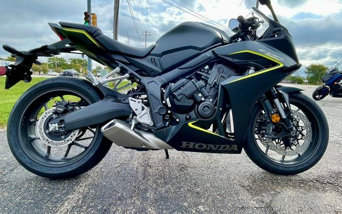 2026 Honda® CBR650R E-Clutch
