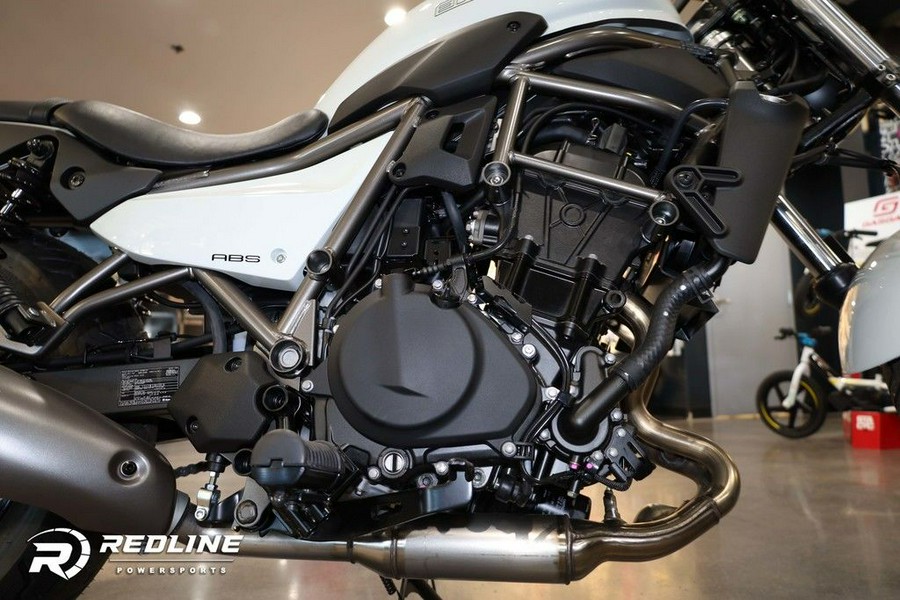 2024 Kawasaki Eliminator® Pearl Robotic White