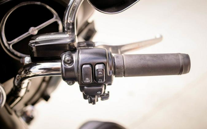 2013 Harley-Davidson® FLHTCU - Electra Glide® Ultra Classic®